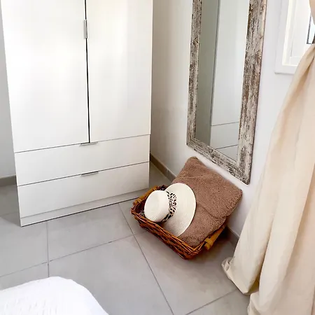 Апартаменты Salty Breeze In Center Of